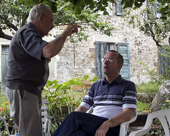 paulandedwin Paul Pidcock and Edwin McCallion chat during the picnic.